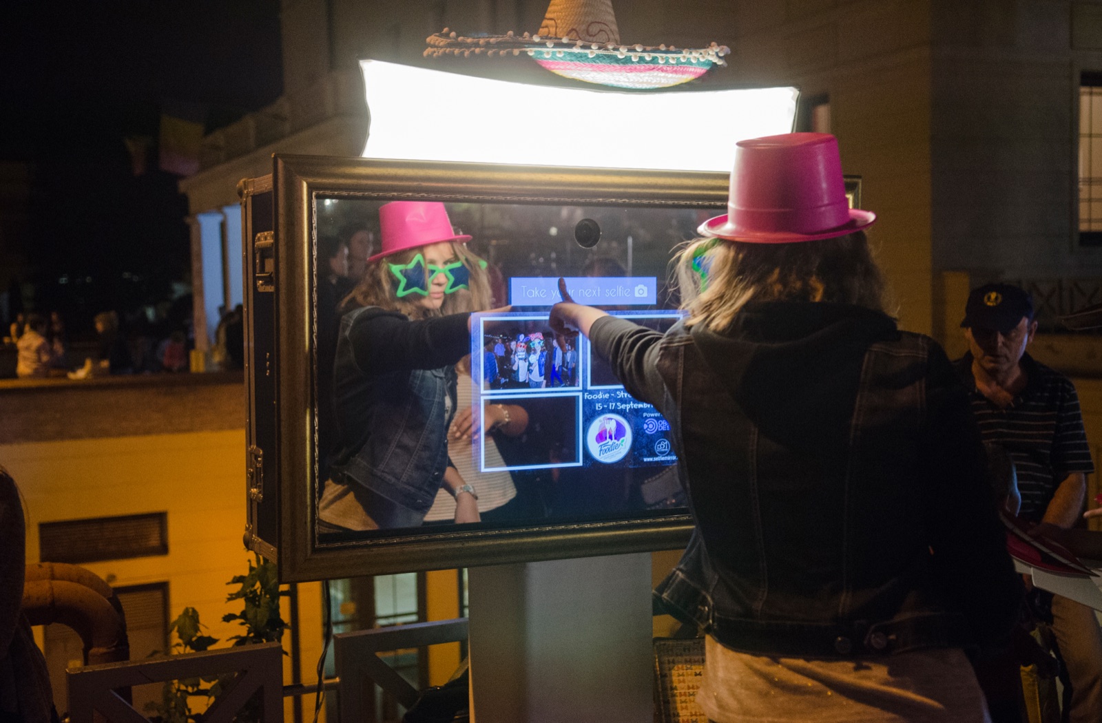 Experiență Selfie Mirror la eveniment